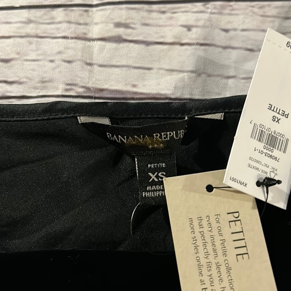 🆕 Banana Republic Black Velvet Cow Neck Camisole - Picture 6 of 8
